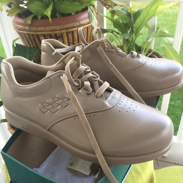 SAS Beige New In Box 10 1/2 WW