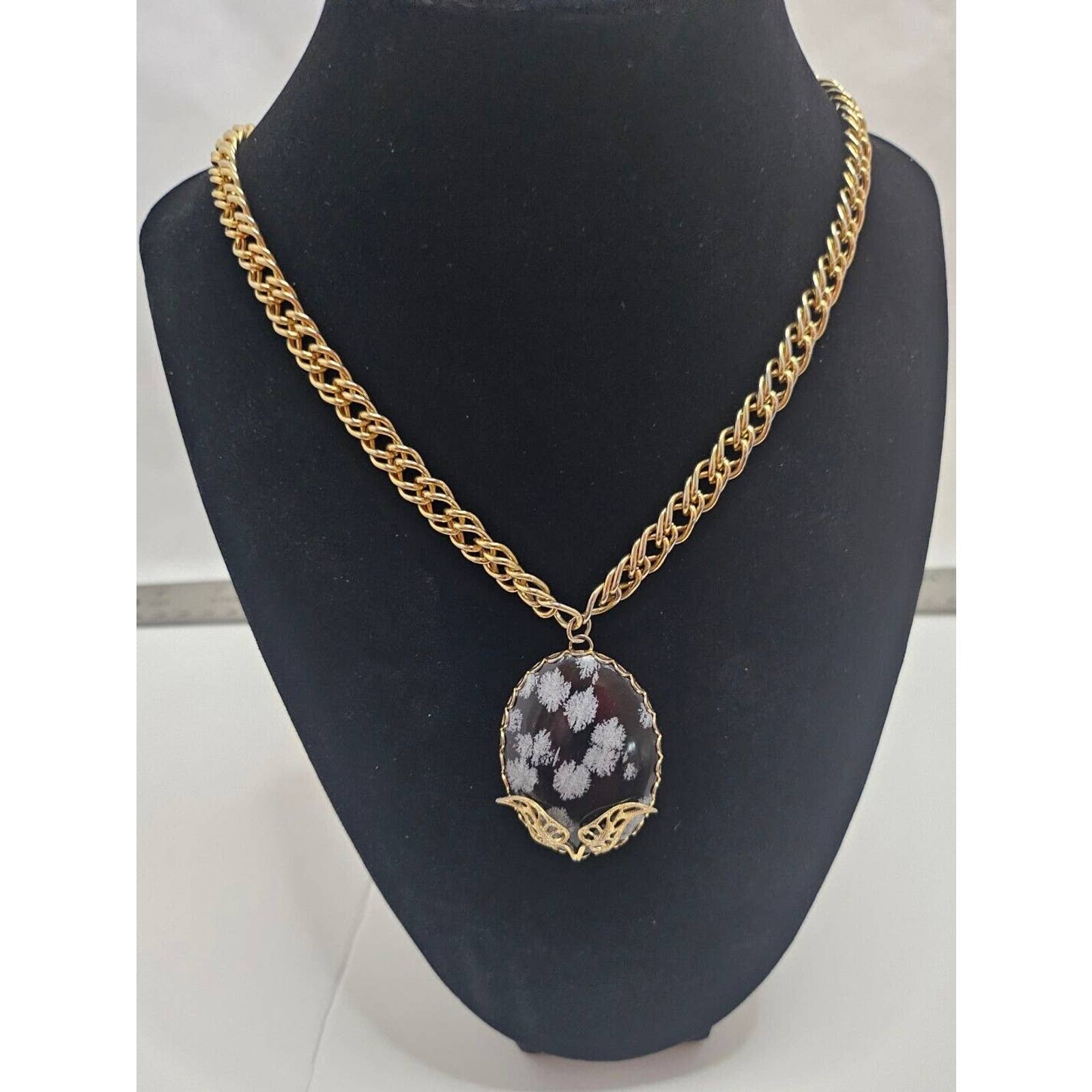 Rare Unique Moss Agate Pendant On Chunky Double Cuban Link Gold Tone Leaves