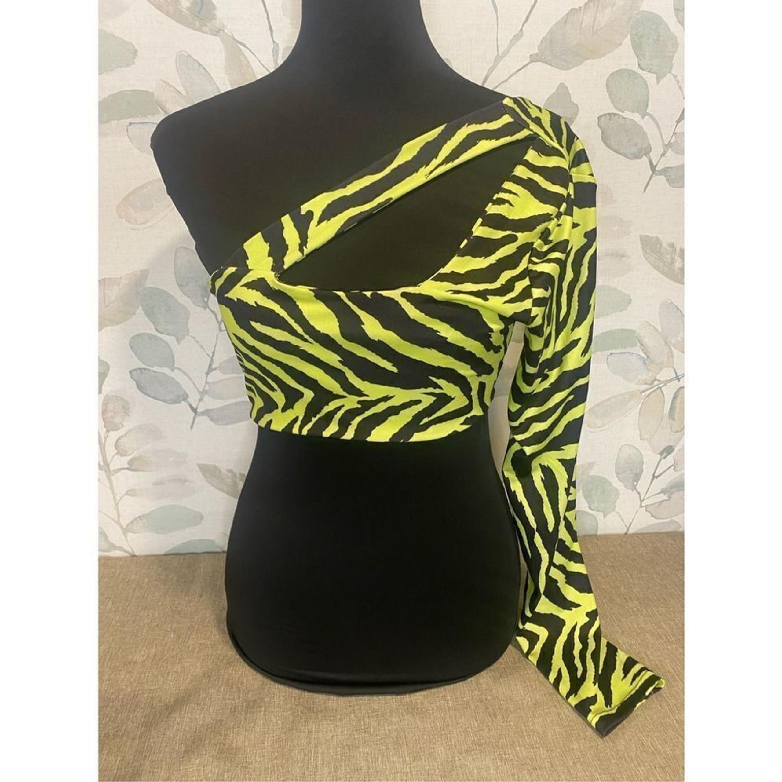 Women’s Bikini Top. Size 6 - PrettyLittleThing