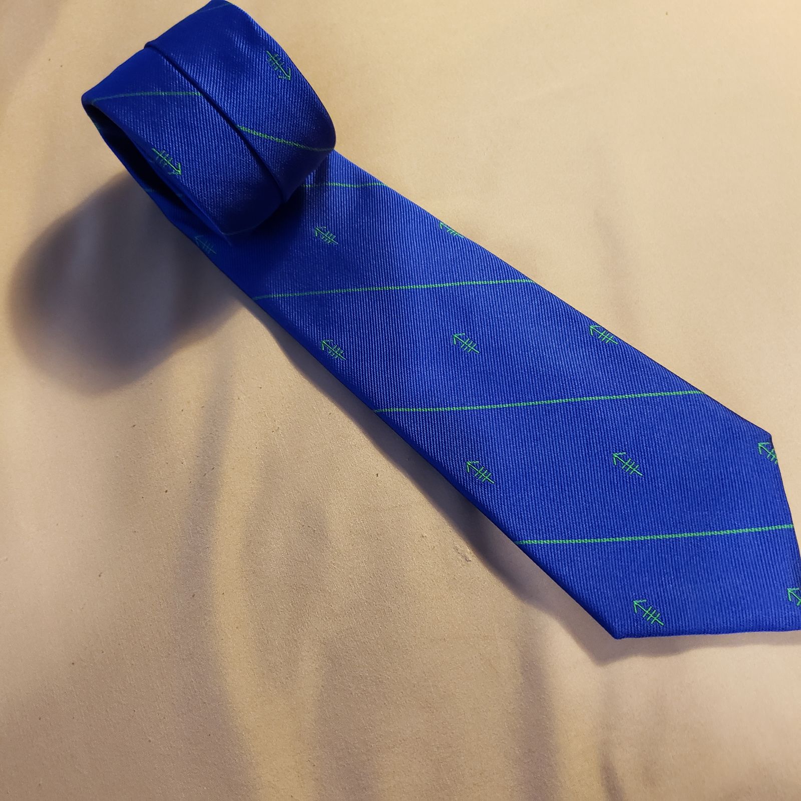 Hunters 100% silk hand made in London ti