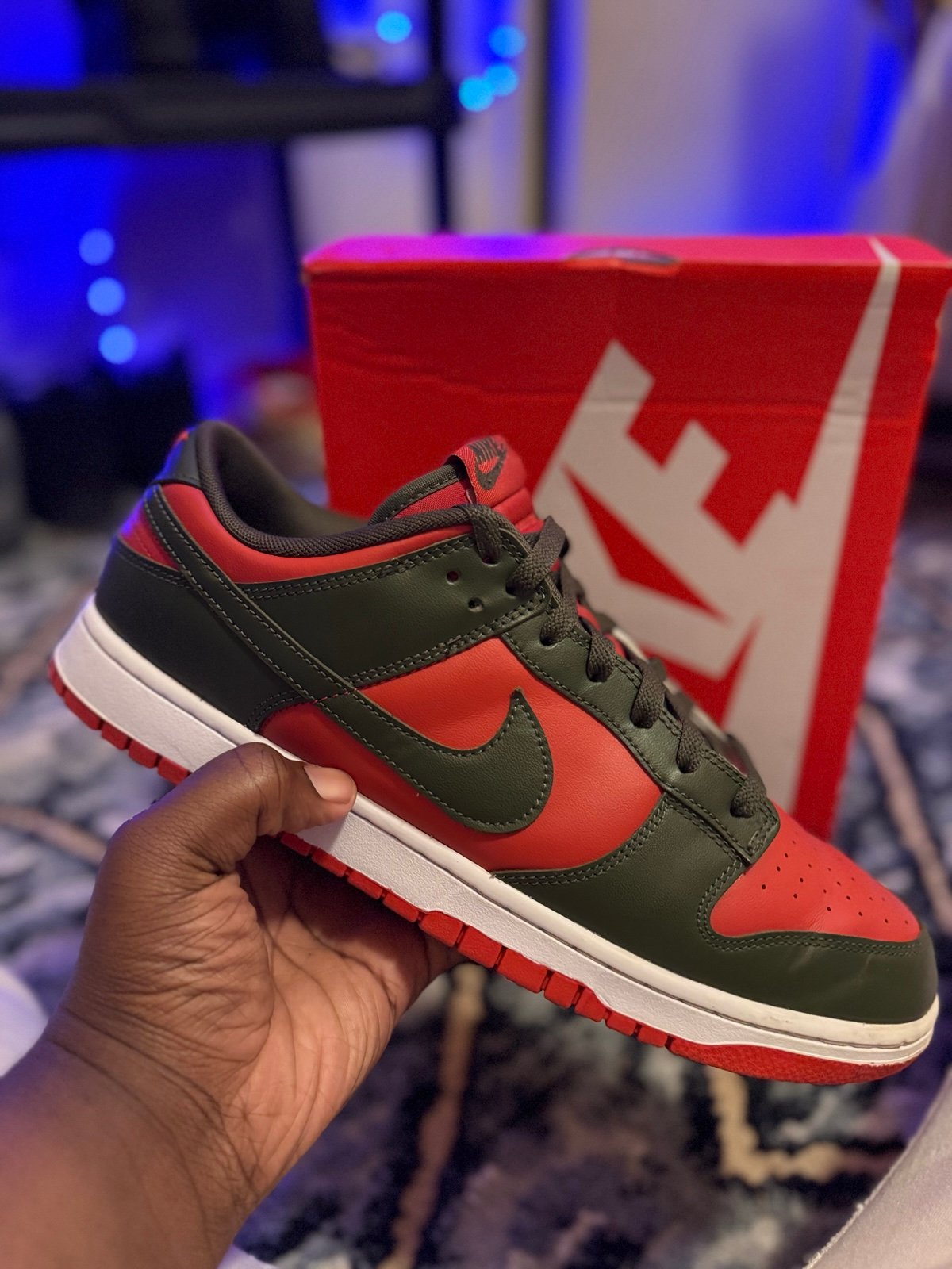 NIKE DUNK LOW RED AND GREEN