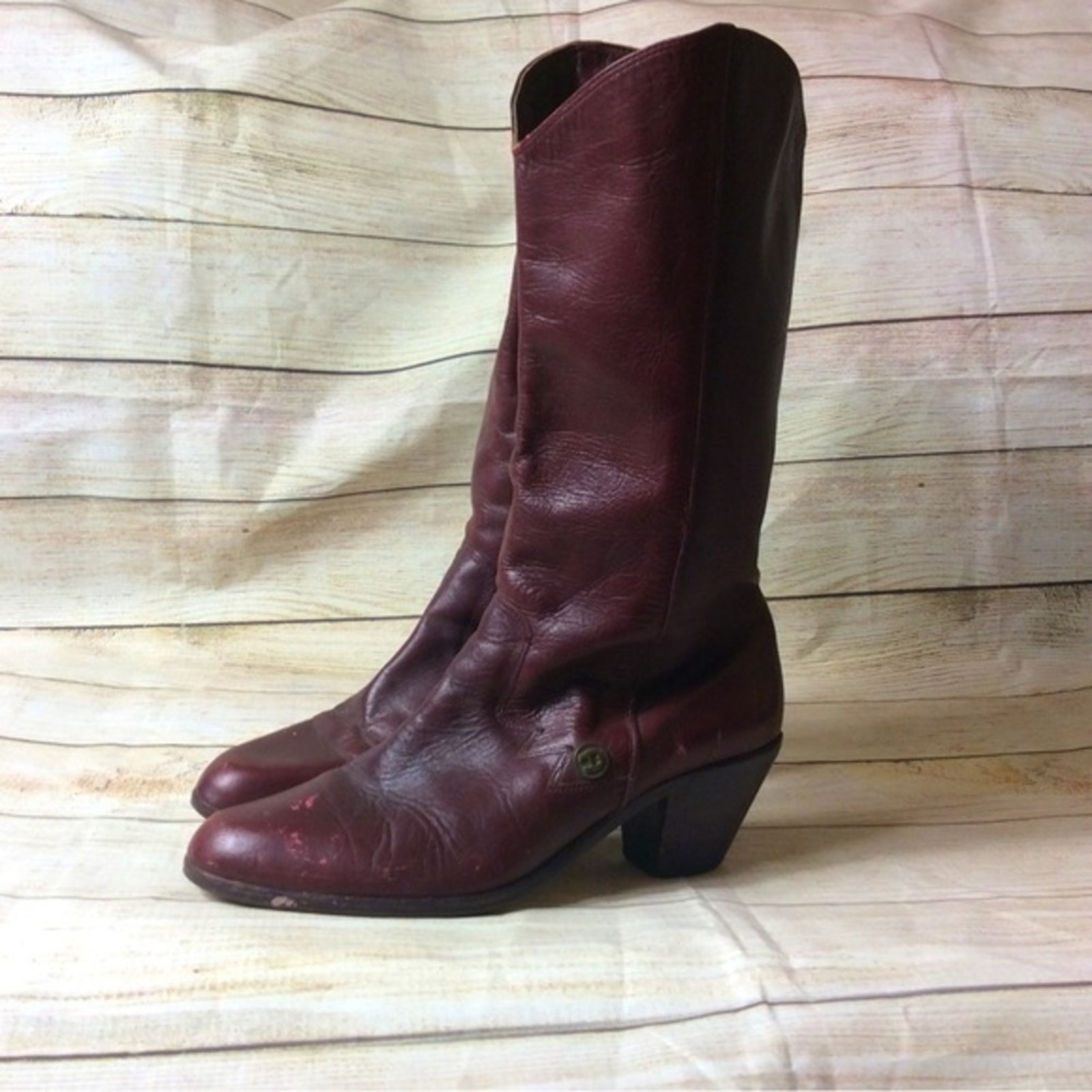 Vintage 70s/80s Aigner oxblood heeled leather boots. Size 8.5