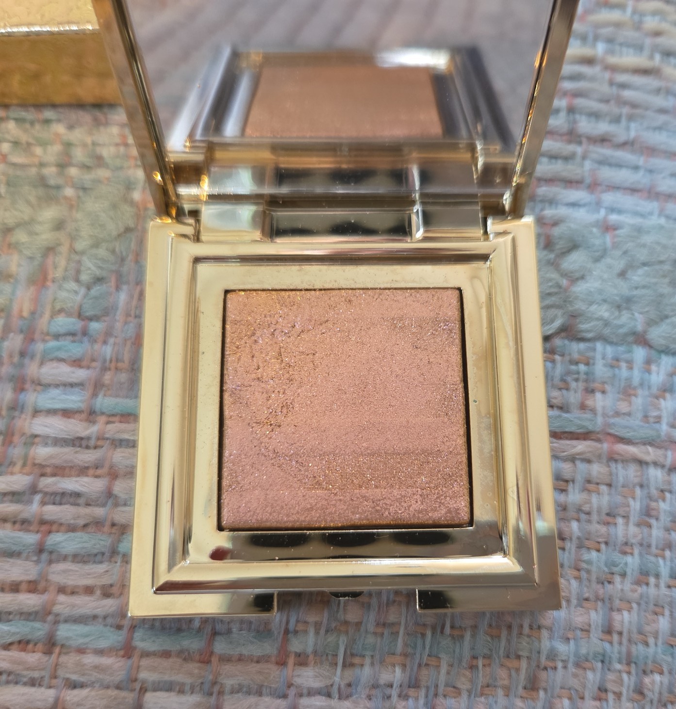 Chantecaille Radiant Gold Eye Shimmer - Gold Leaf