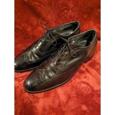 Hanover wingtip black leather dress shoes. Size 9 b