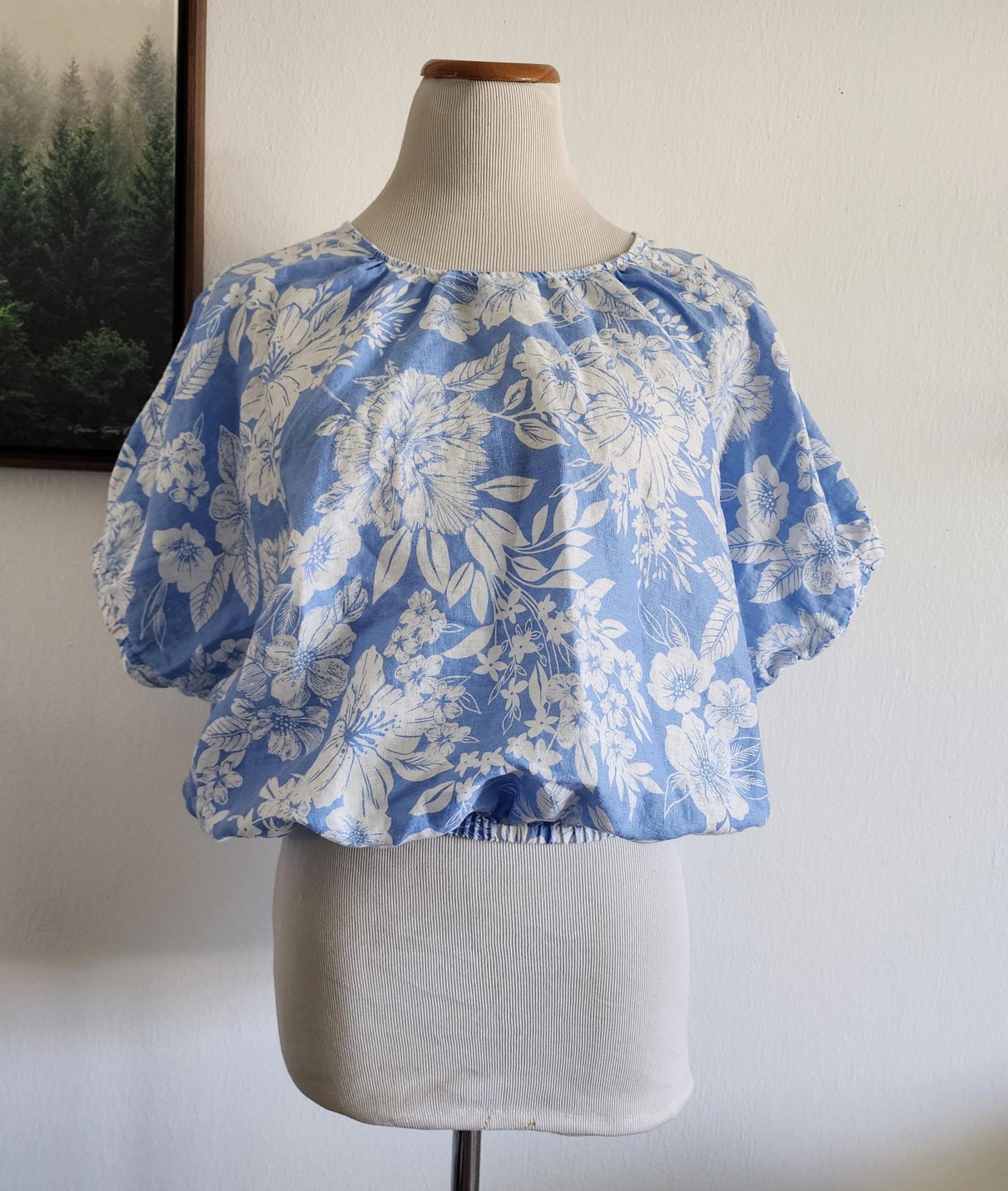 C&C California 100% Linen Blouse  Top Soft Tropical Blue / White Flowers Size L