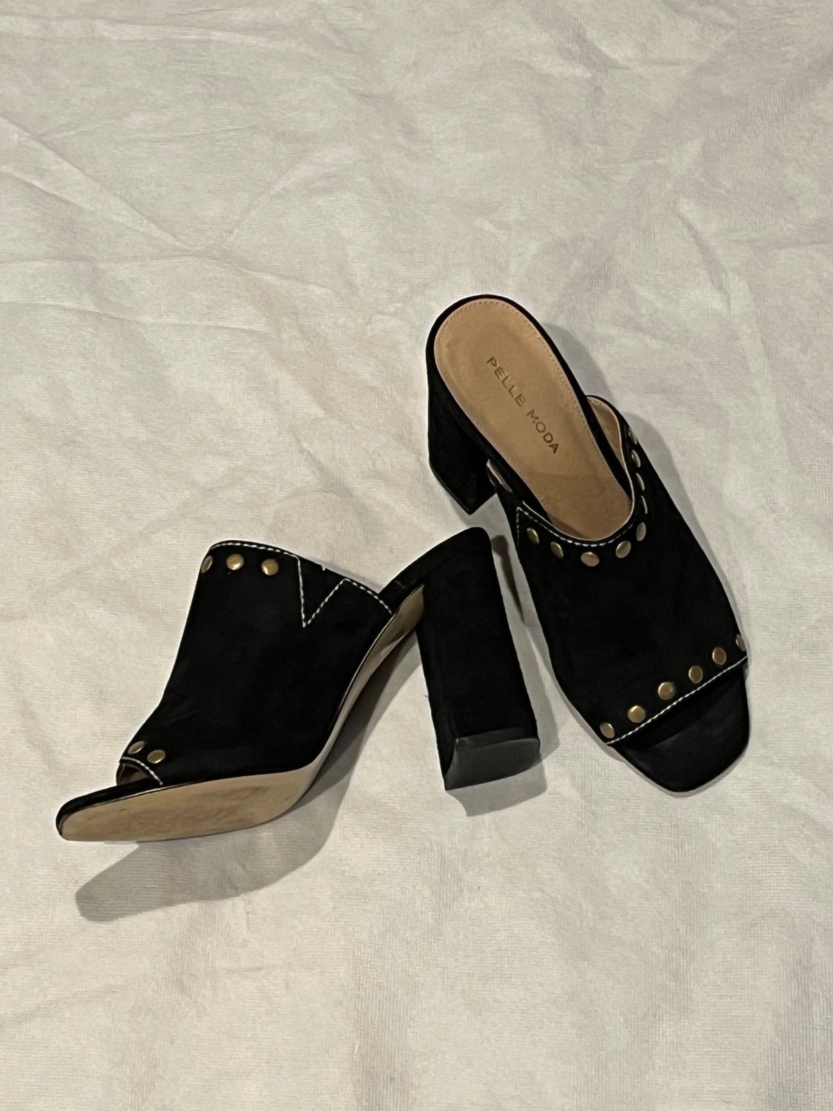 Women’s PELLE MODA Toni Black Studded Suede Mule sz 7