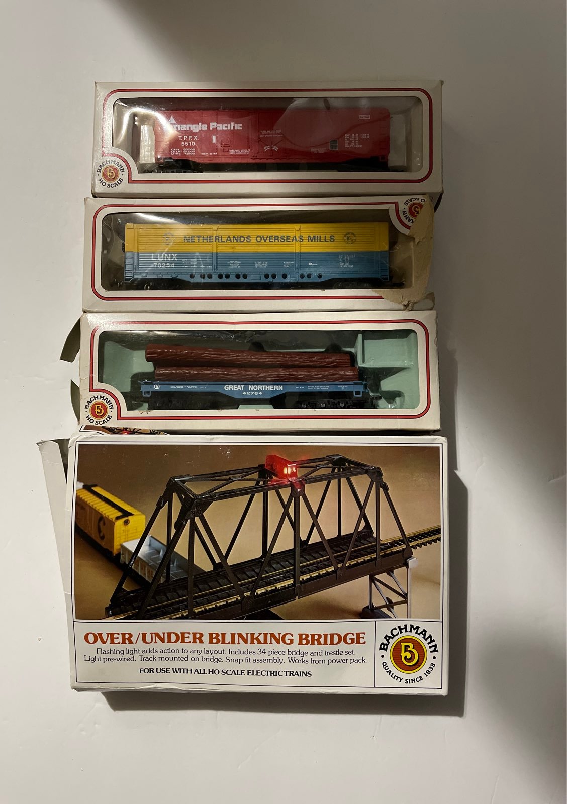 Bachmann HO Scale Train Cars + Bridge