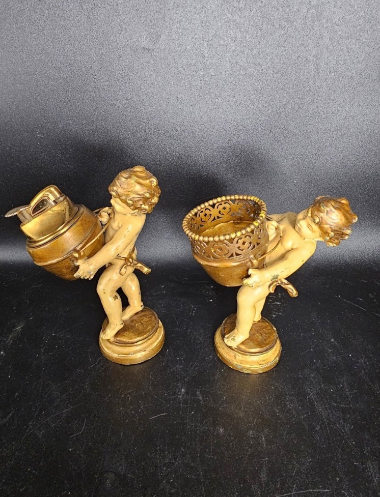 Art Deco/art nouveau brass/bronze cherub boys with a lighter and a basket - detail