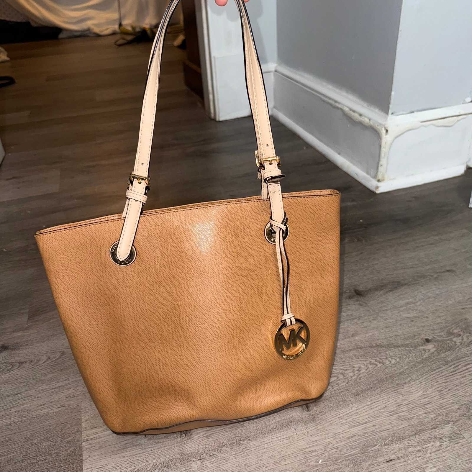 michael kors tan shoulder bag