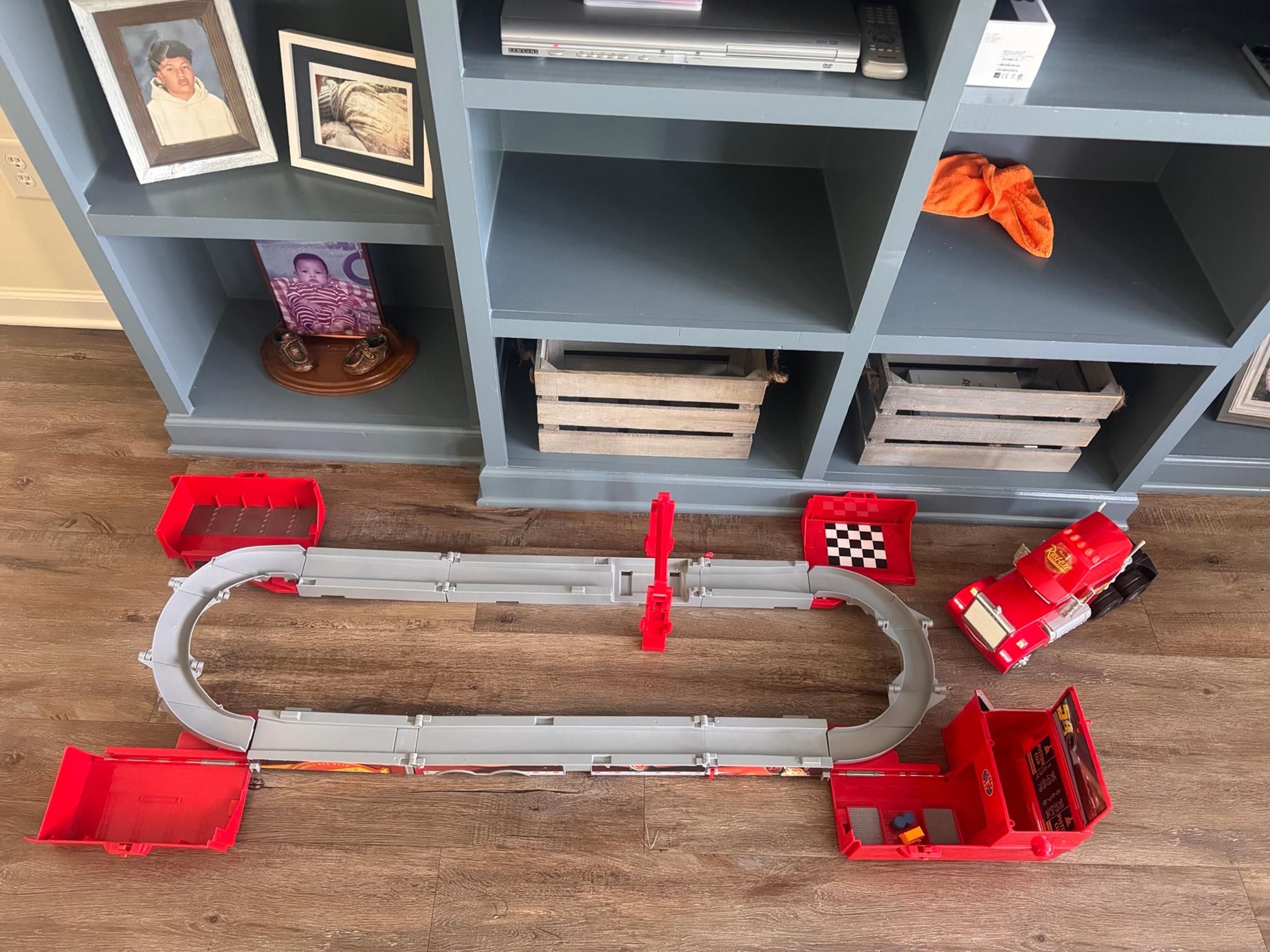 Disney Pixar Cars Super Track Playset
