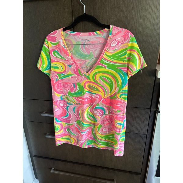 Lilly Pulitzer Michele v-neck tee size M pink flamingo print