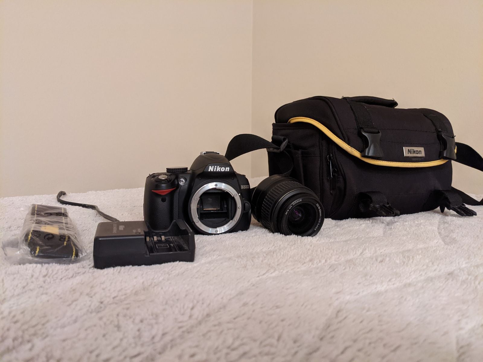 Nikon D3000 DSLR Camera with 18-55mm Len
