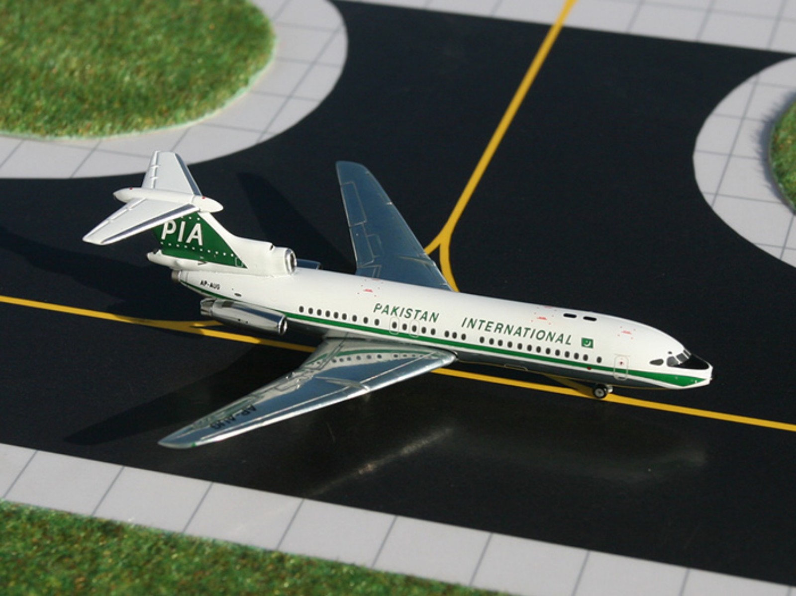 Pakistan International Trident 1E