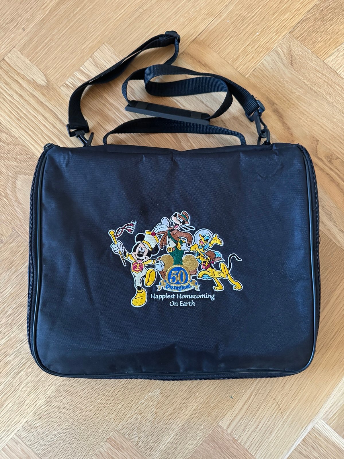 Disneyland Resort Pin Trading Binder Bag Happiest Homecoming on Earth 2005