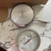 Sartén de 9” con tapa coladora Tri-Ply