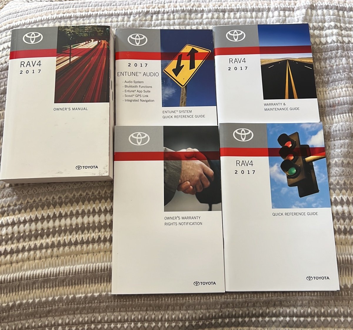 2017 Toyotal Rav4 Owner’s Manual