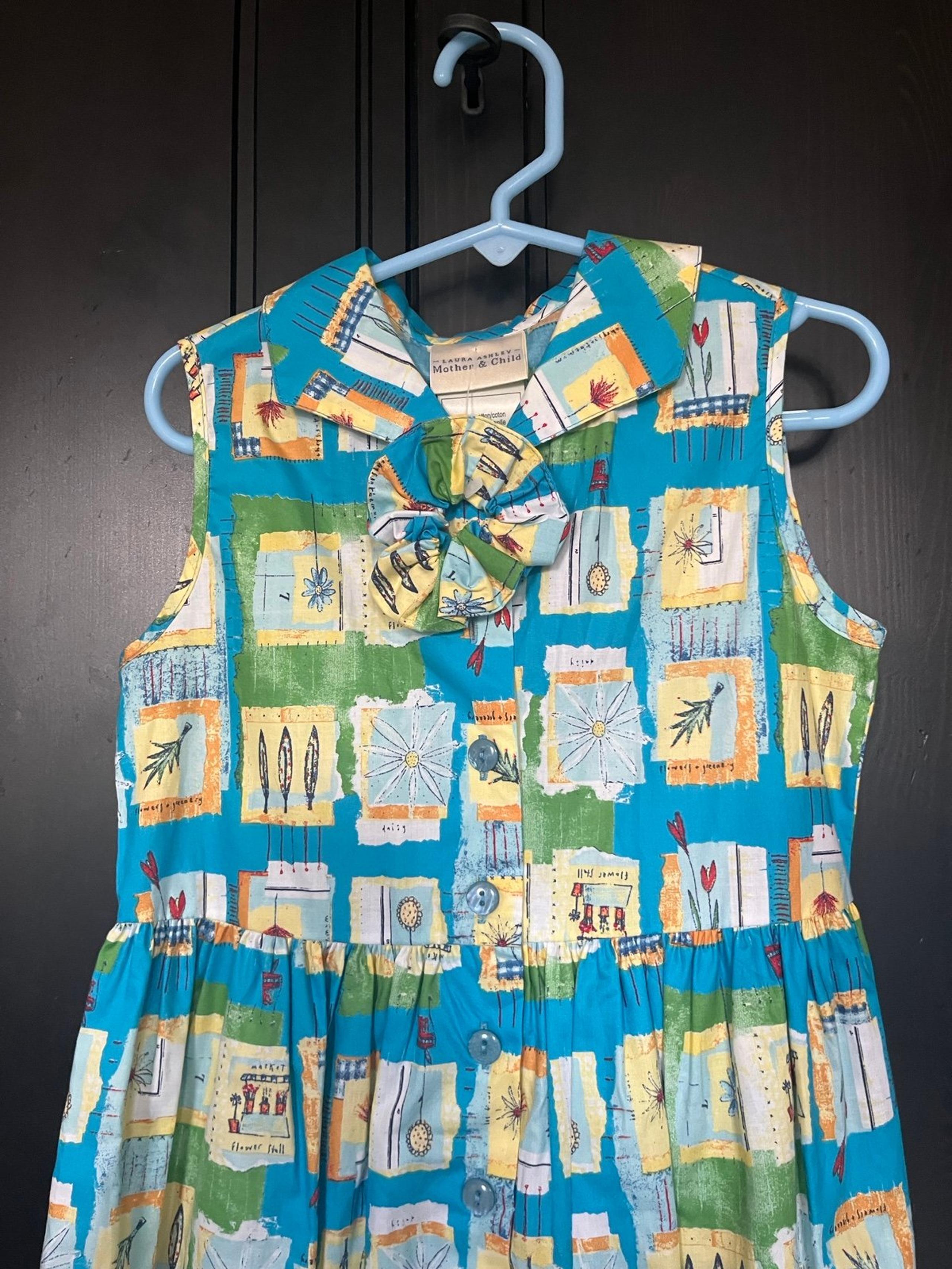 Laura Ashley girl dress with matching Scrunchie size 5.
