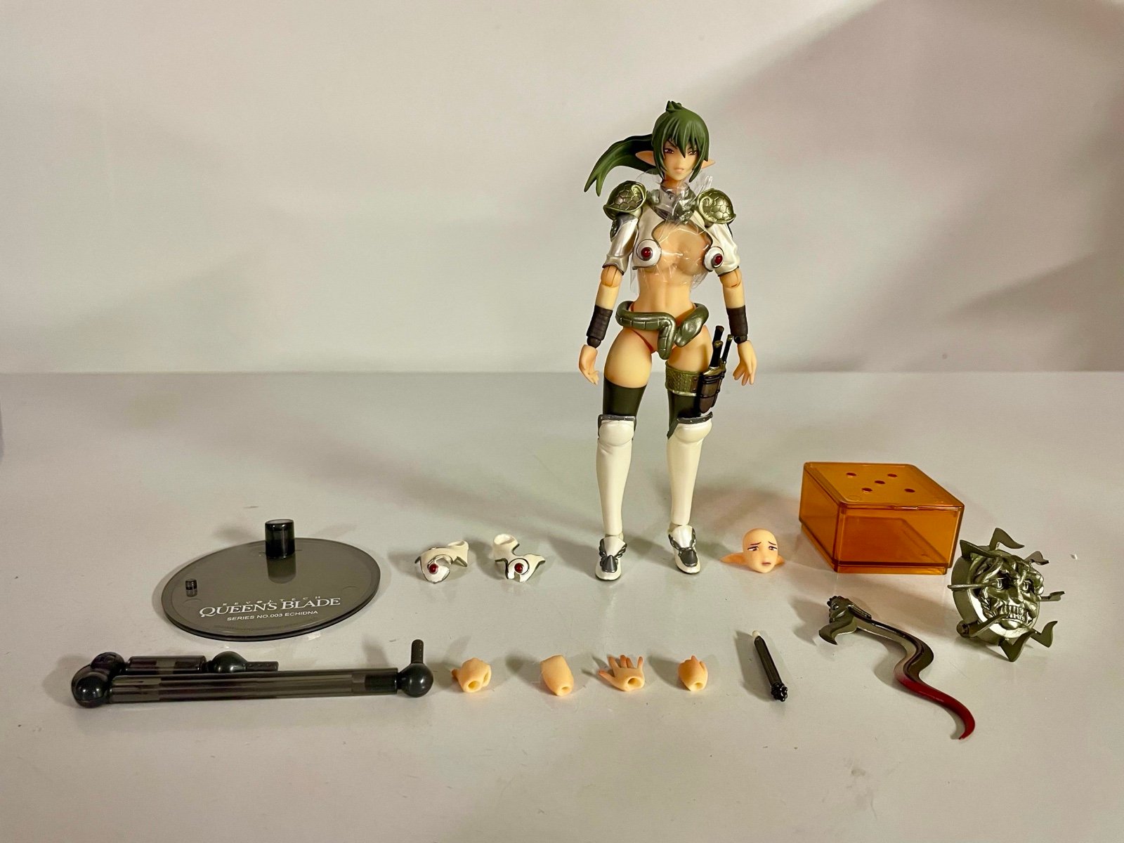 Kaiyodo Revoltech Queens Blade Echidna 1P Color