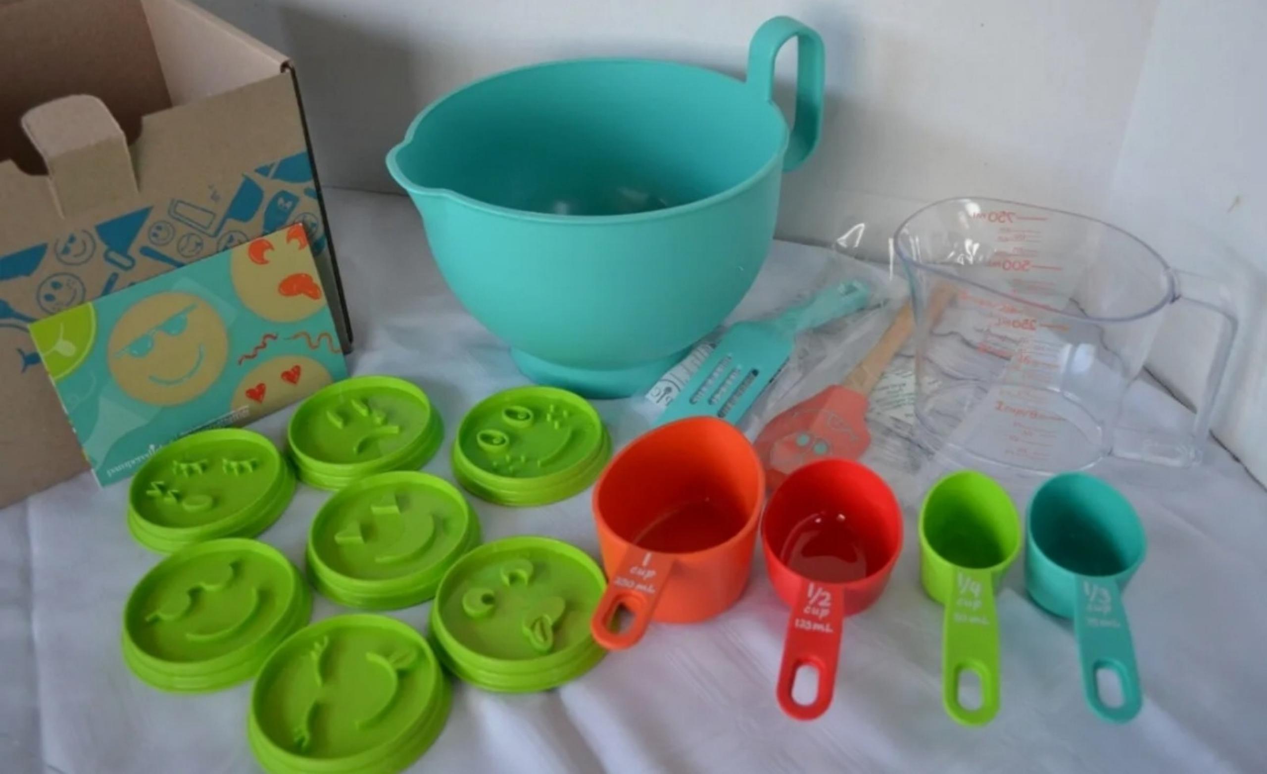 Pampered Chef Retired KID'S COOKIE BAKING SET ~ Great Gift for Kids & Teens