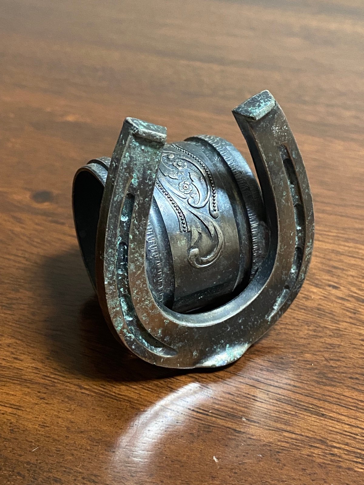 VICTORIAN SILVER PLATE HORSESHOE NAPKIN RING HOLDERVICTORIAN