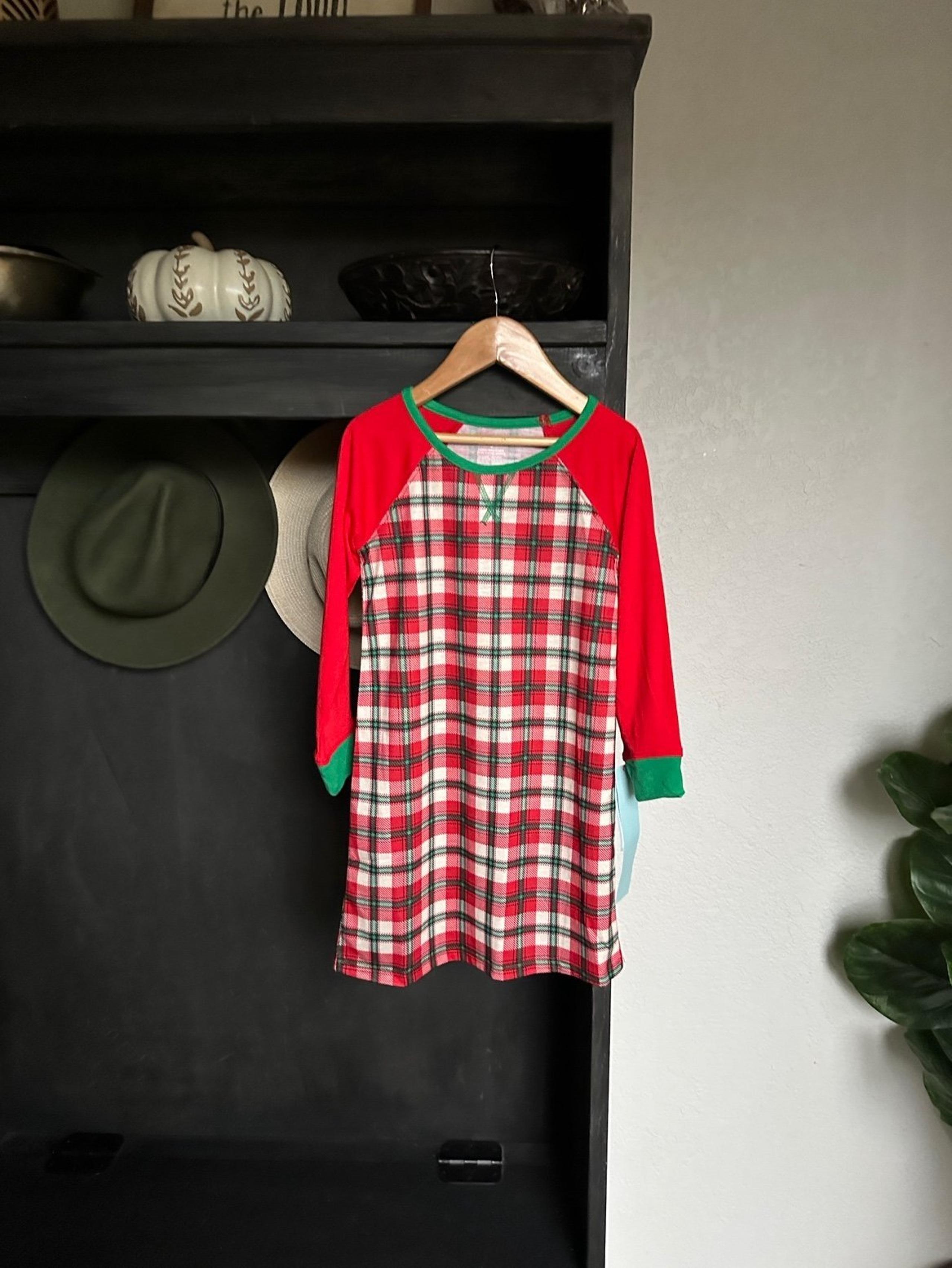 Girls Christmas Pajamas / Sleep Shirt Plaid Long Sleeve Size 4/5