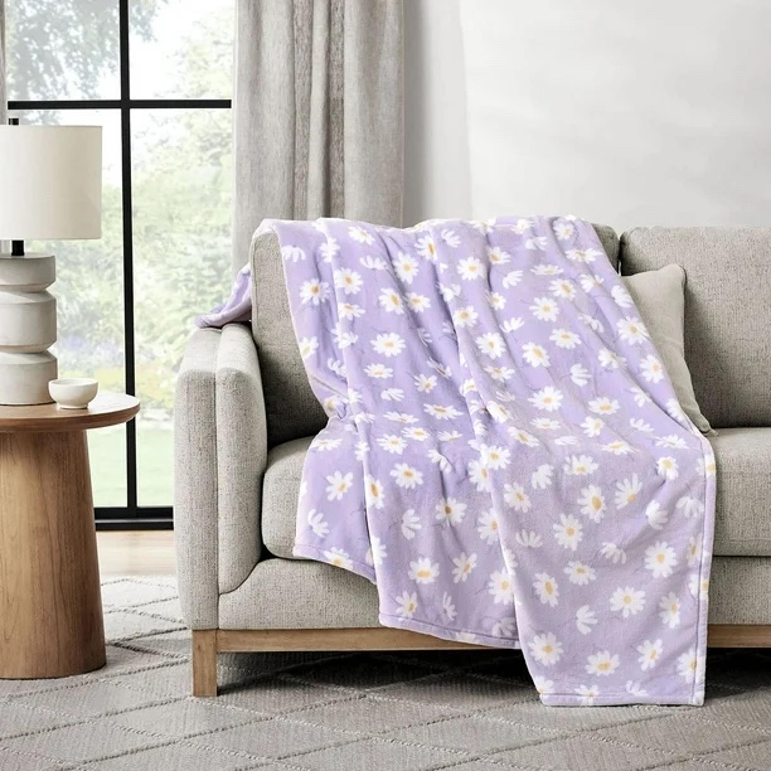 NWT Member's Mark Lounge Throw, 60" x 70"- Daisy