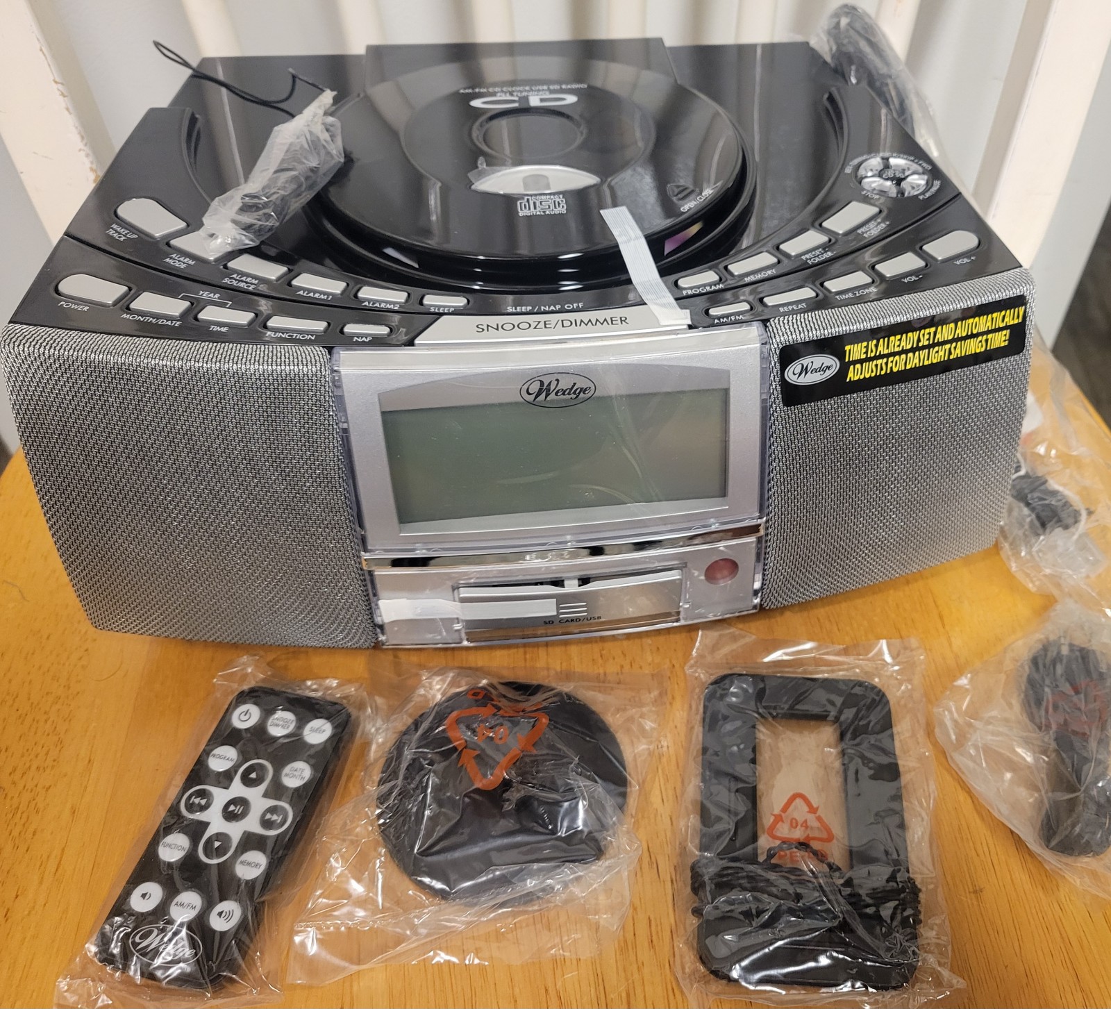 Wedge CD Player USB SD Slot AM/FM Alarm Clock Radio Stereo A4116 W/Remote / NEW