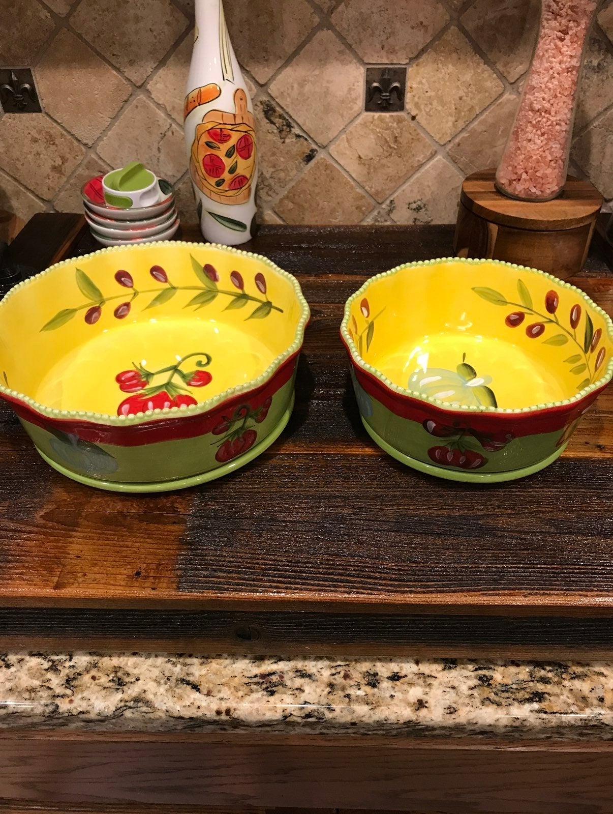Temptations Cucina set of two bakers with scalloped edges & trivets