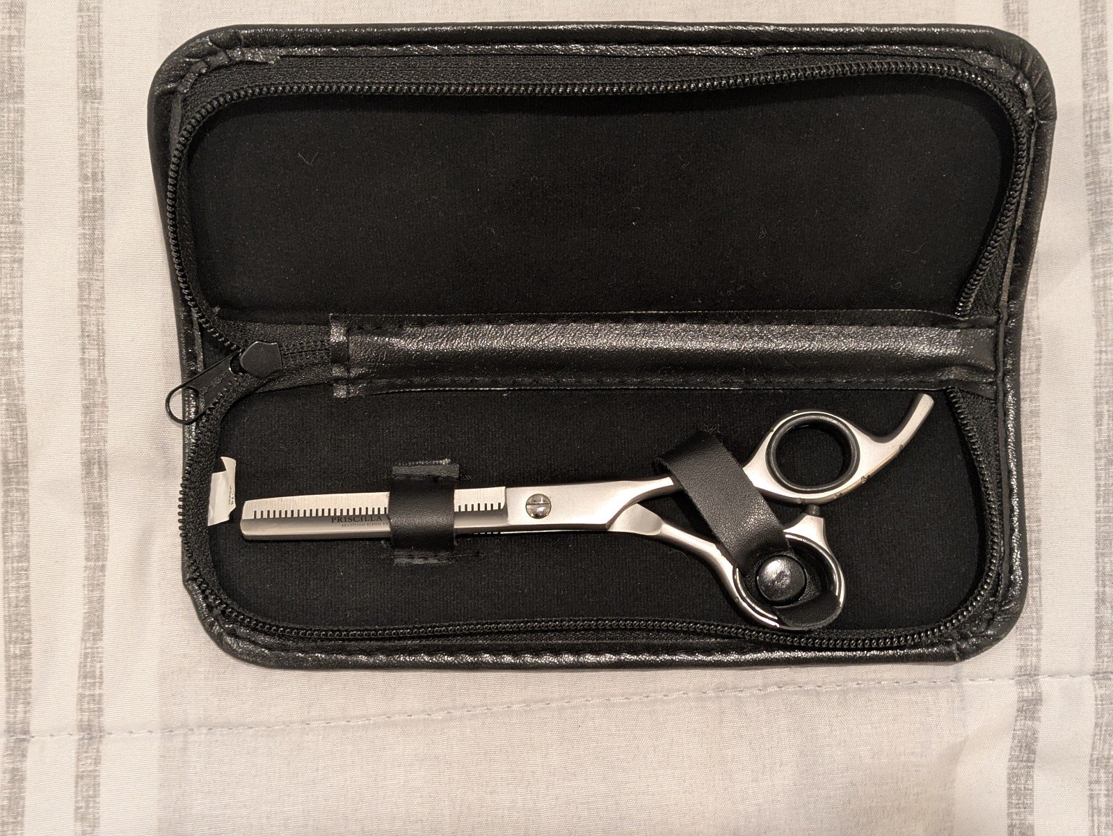 Glam Seamless Priscilla Valles Hair Extension Thinning shears