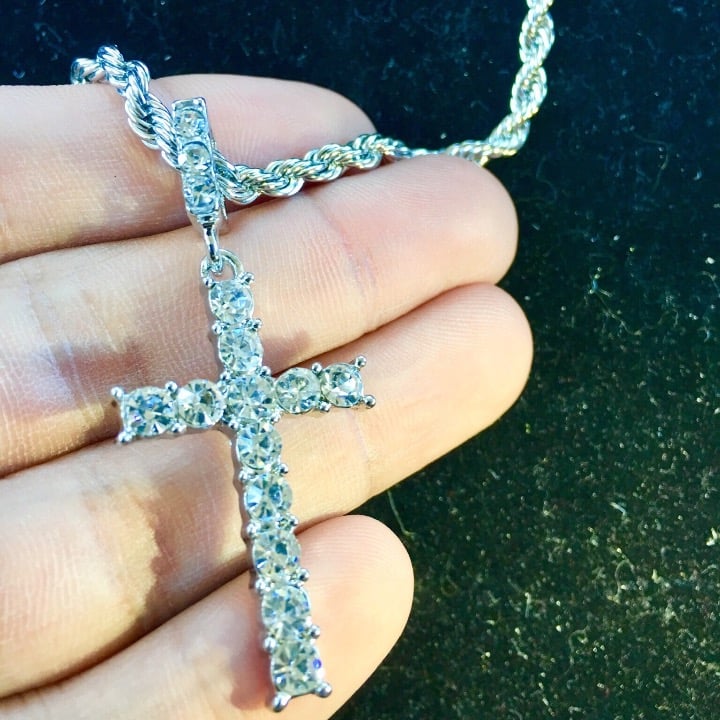 CROSS DIAMONDS CZ 18K WHITE GOLD CHAIN