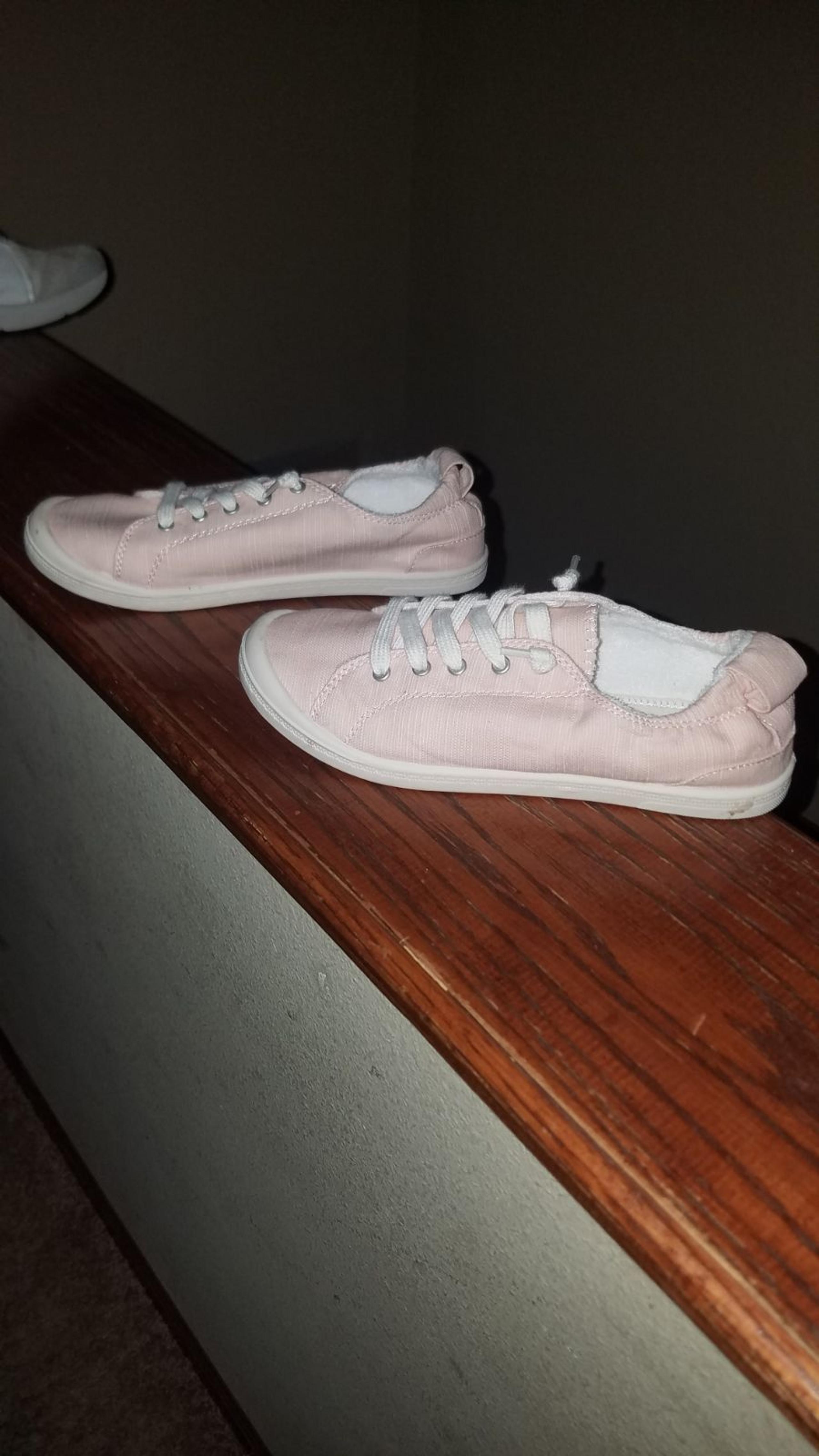 American eagle slip ons women's size 5