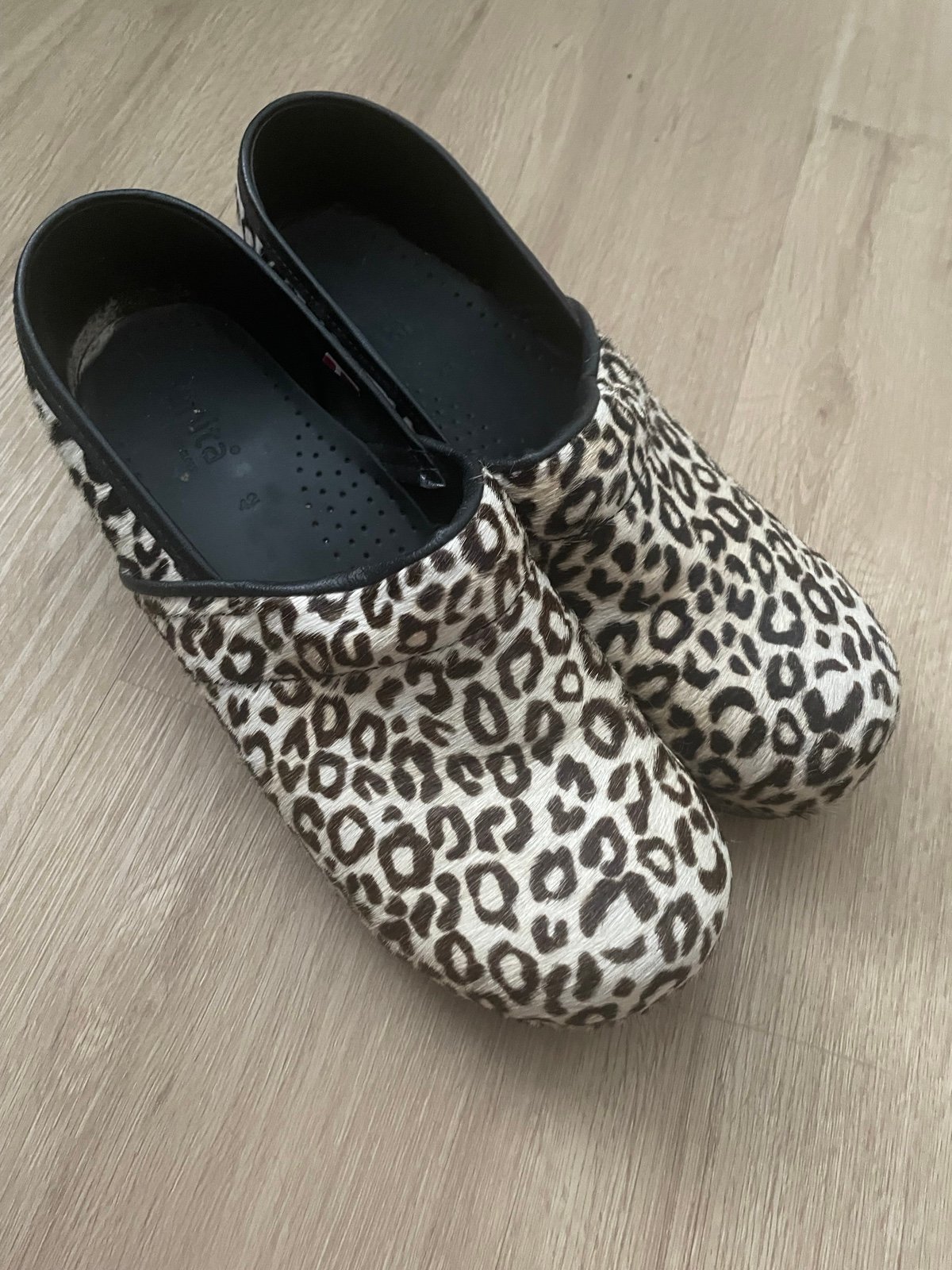 Sanita’s leopard print fur clogs size 42