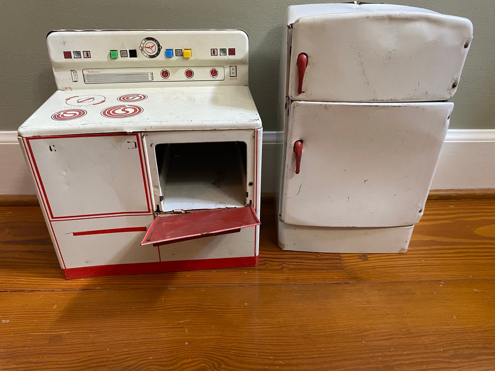 Vintage Rare 50s Wolverine Stove and Refrigerator