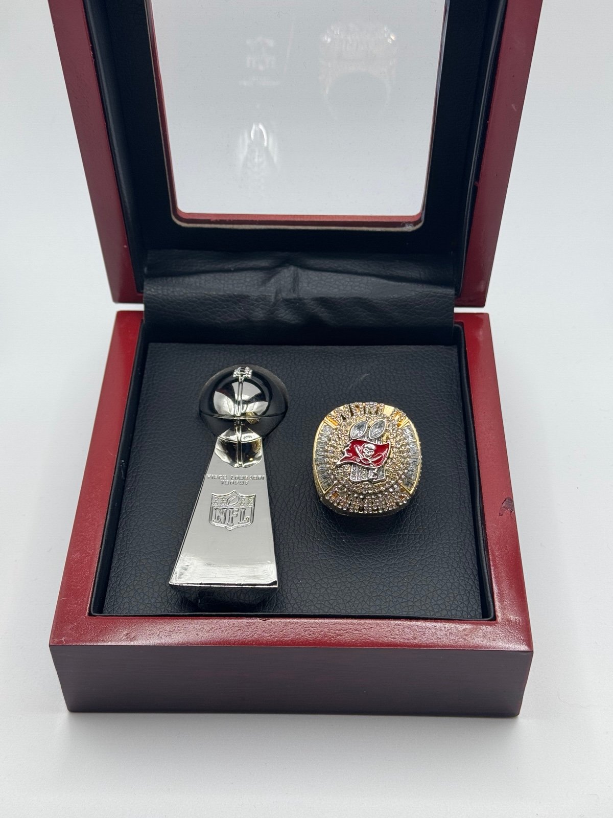 Tampa Bay Buccaneers Super Bowl Championship Ring TROPHY + CASE