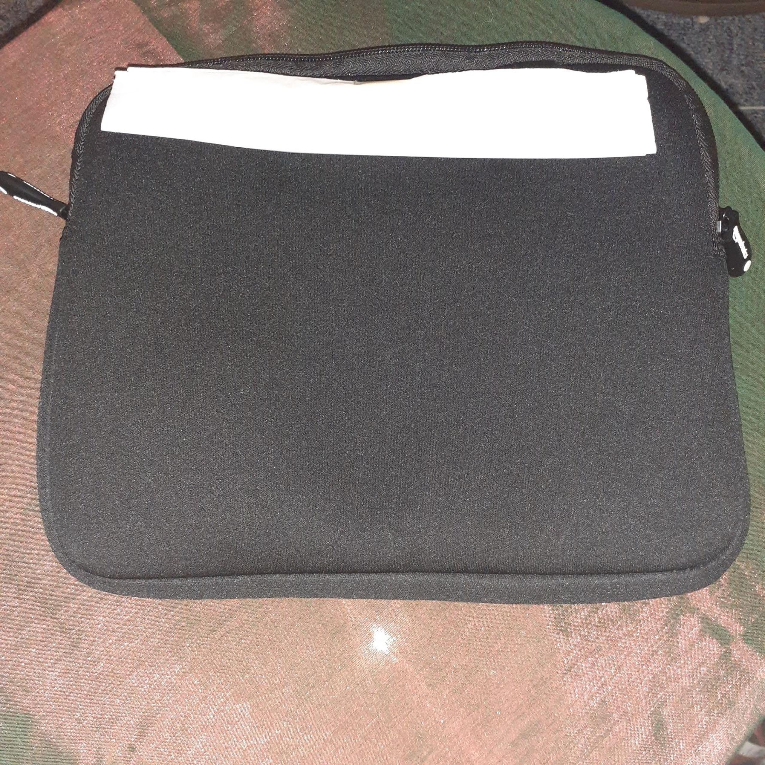 Nwt Ipad/tablet carrying case