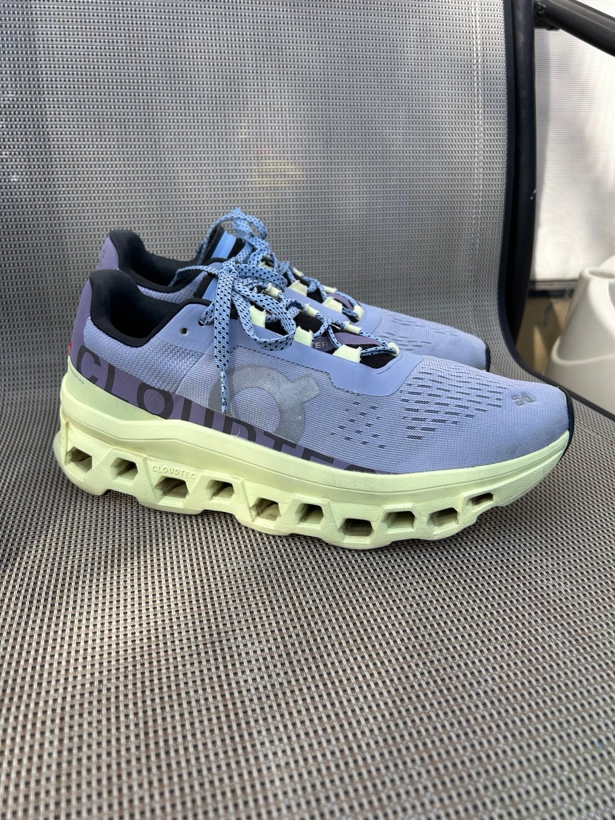 On Cloud women’s size 10 Cloudmonster sneakers running blue lime green purple