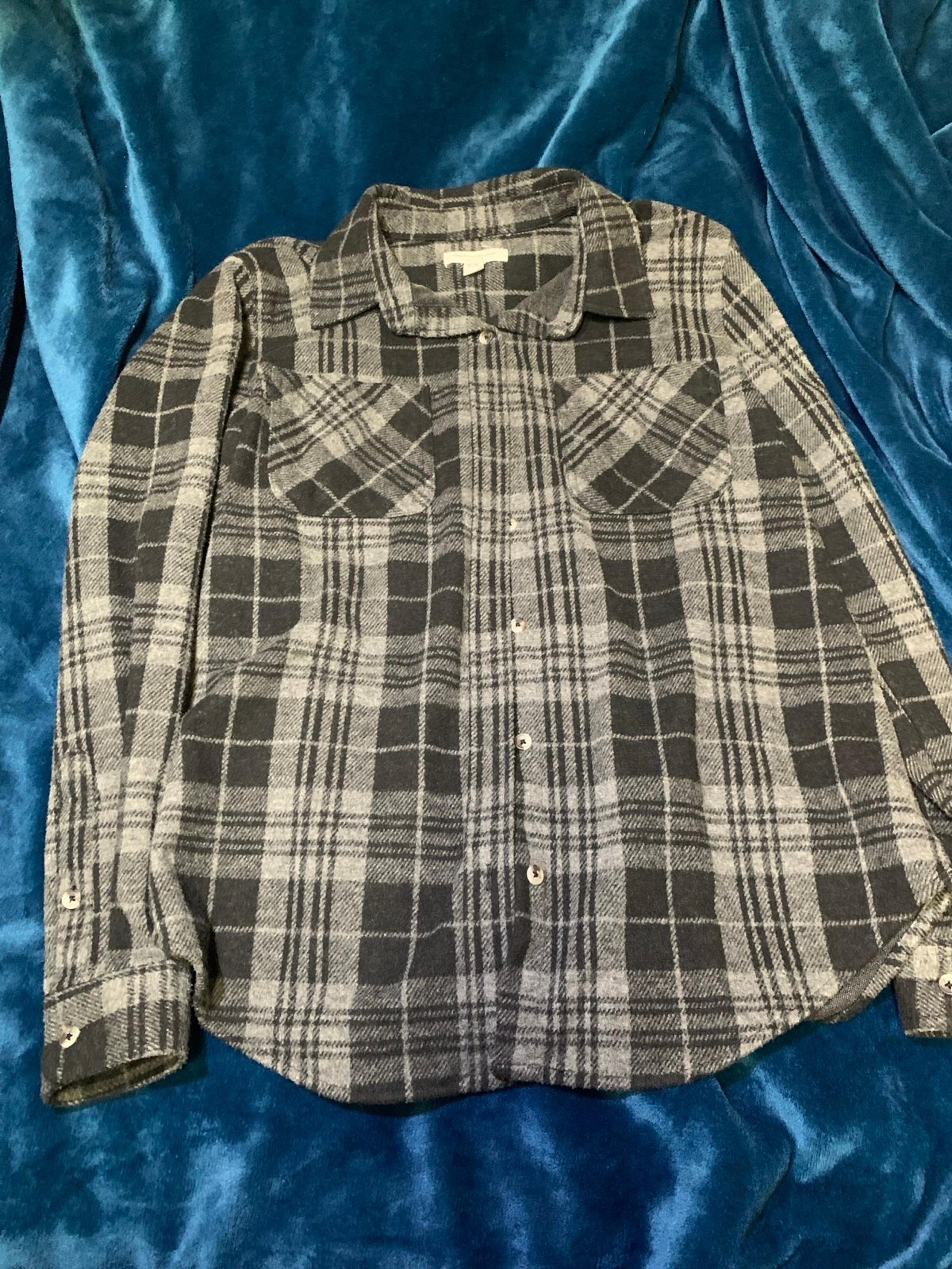 Beach Lunch Lounge plaid Flannel button down shirt Sz M