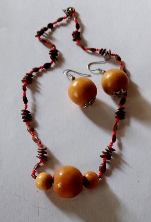 Chocker Necklace Earring Set Wooden Beads Pierced Ears Beige