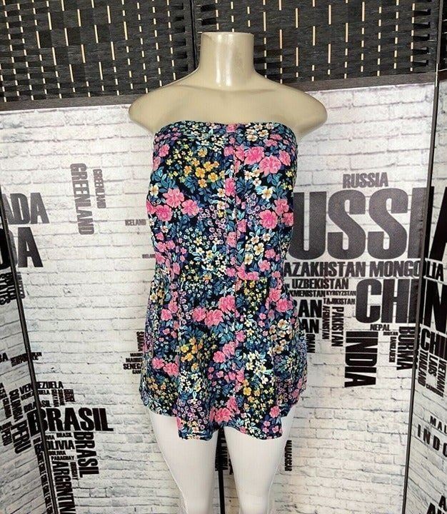 Torrid Plus 5 Black Floral Hook & Eye Front Shirred Lace Up Back Strapless Top