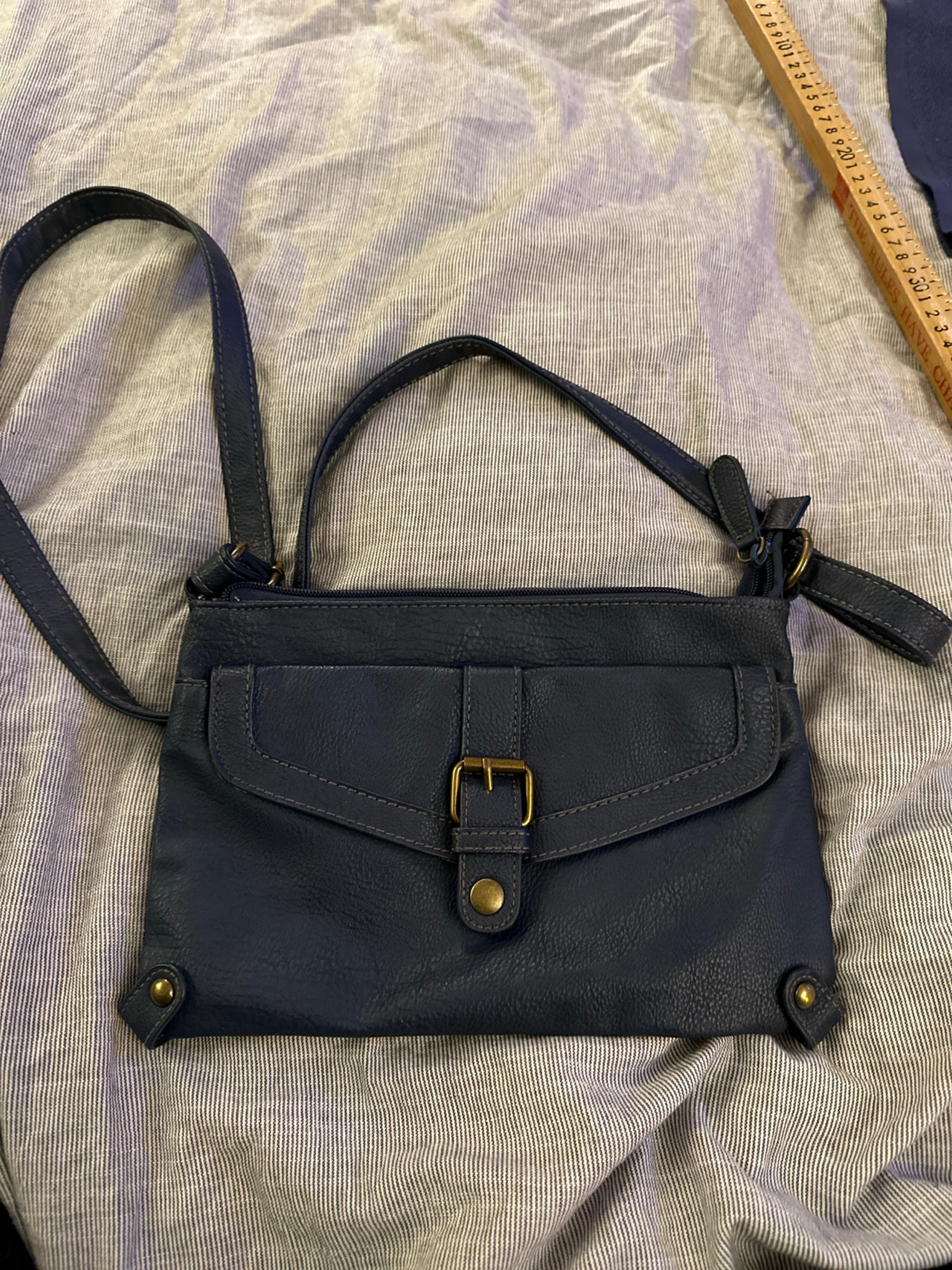crossbody bag by American  eagle navy sling like new 7 x 10
