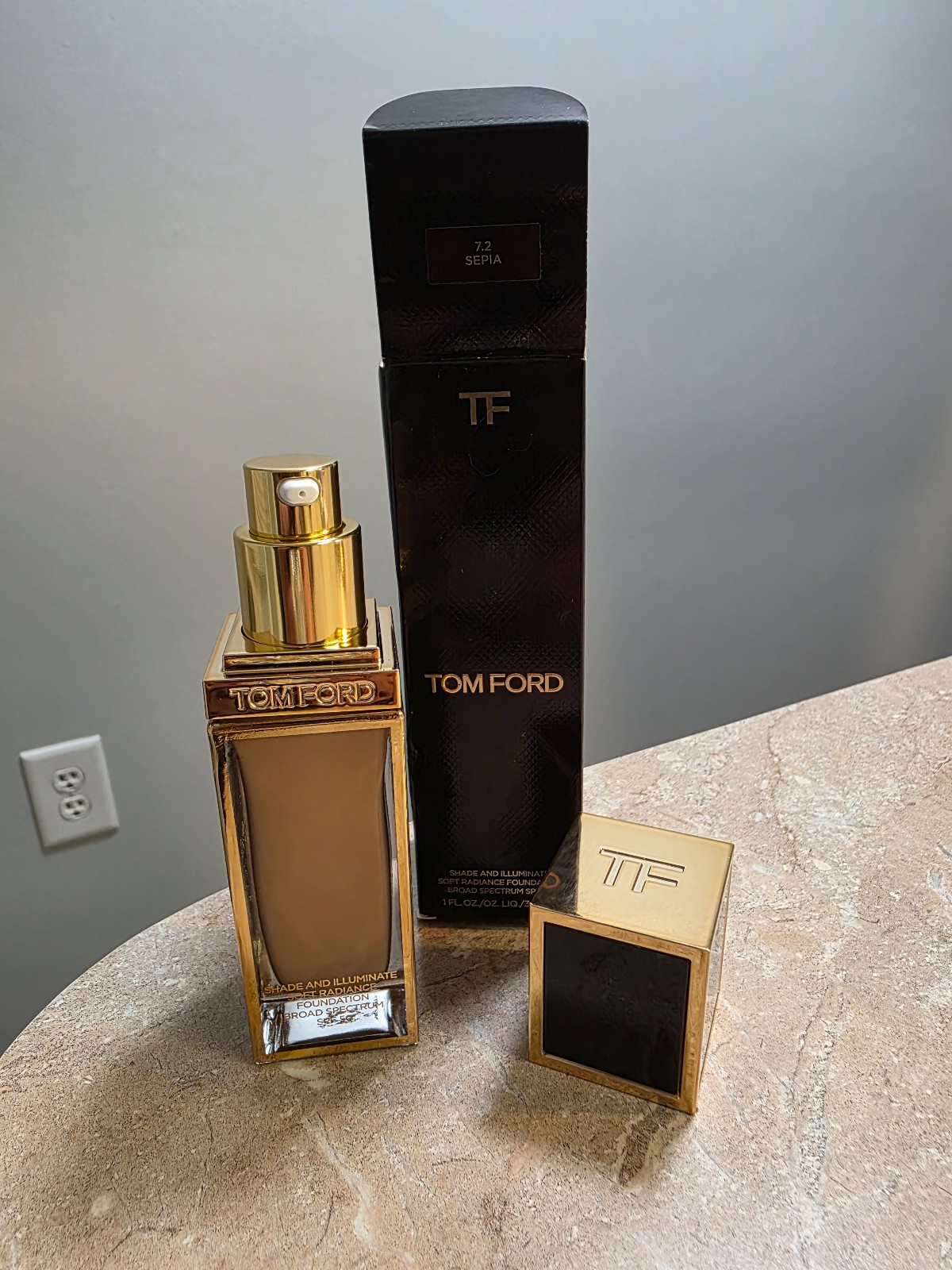 Tom Ford shade and illuminate soft radiance foundation