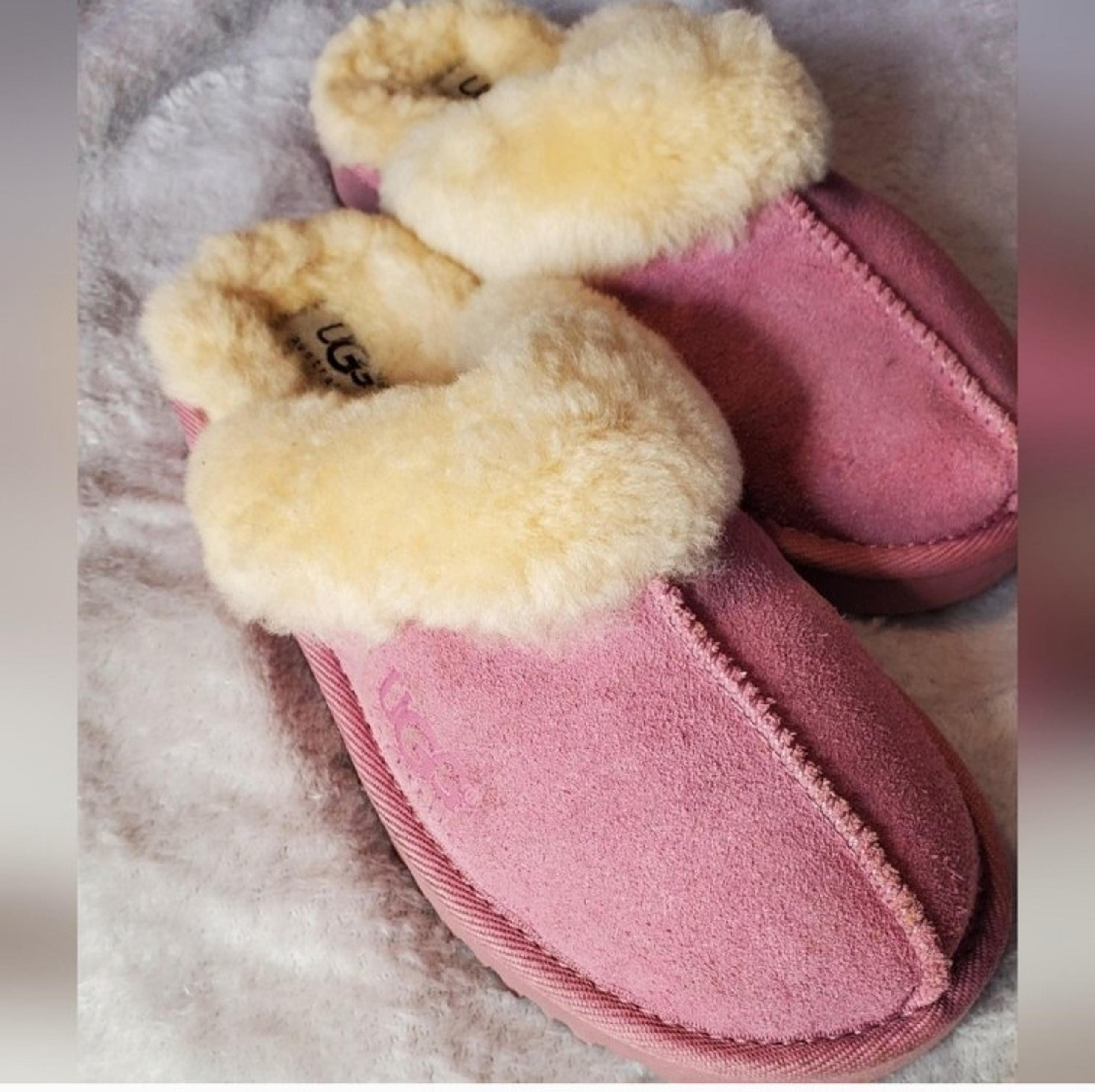 UGG Australia Girls Pink Round Toe Lamd Fur Slip On Slippers Size US 1