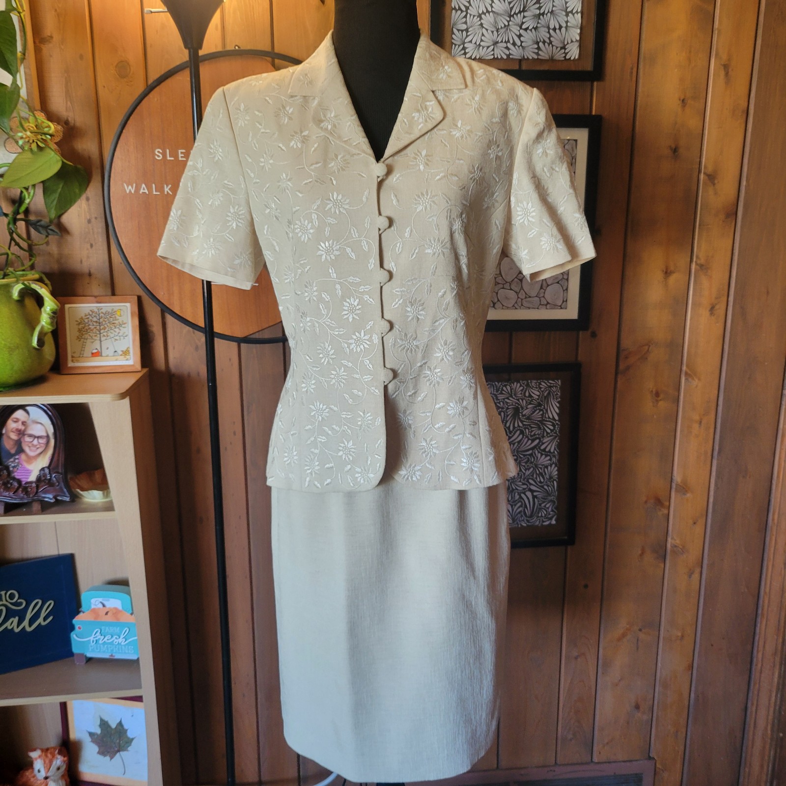 Vtg Kasper ASL Skirt Suit Size 6 Embroidered Short Sleeve Beige Blazer Lined