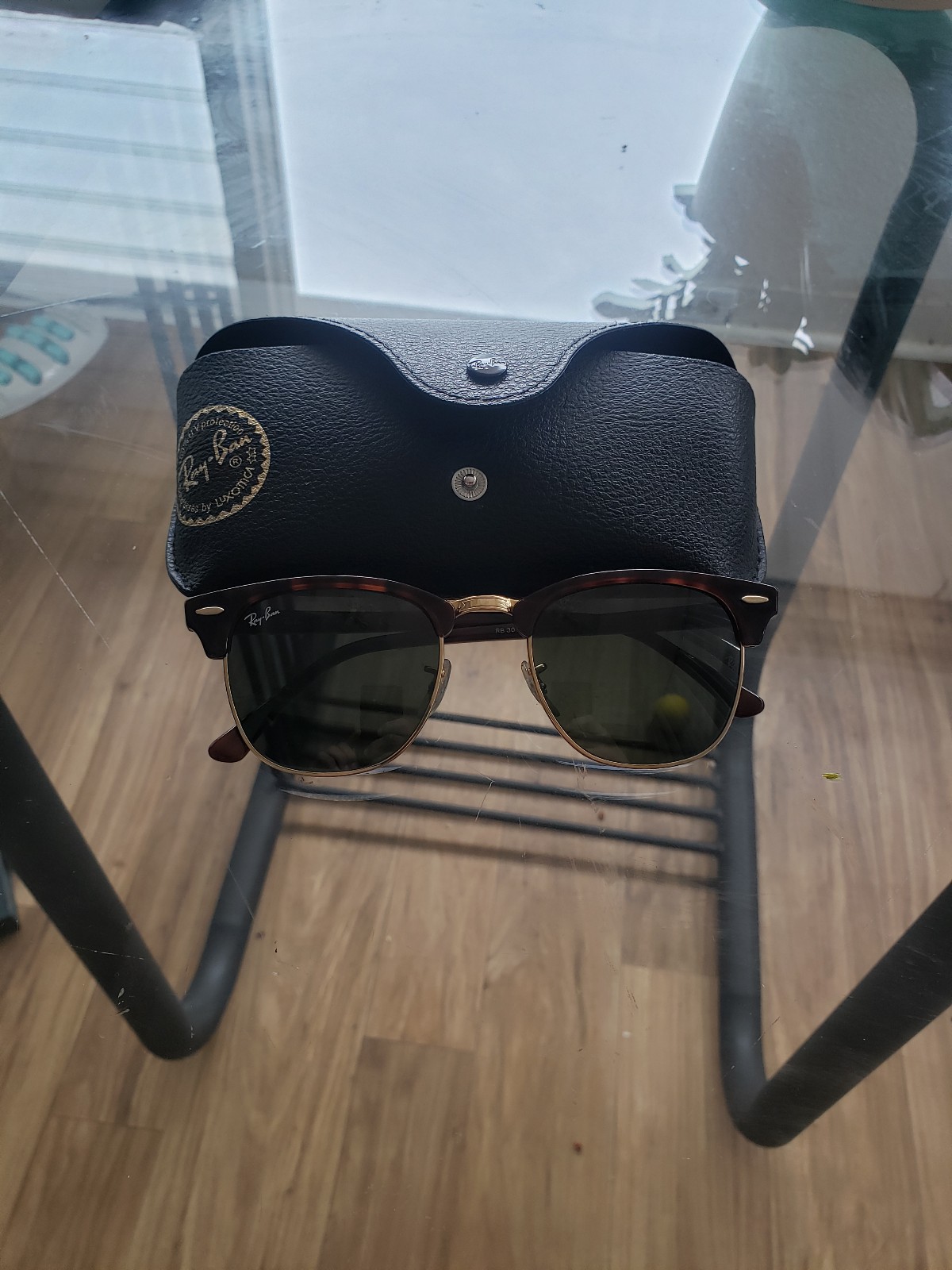 Ray-Ban RB3016 Clubmaster Classic Sunglasses with Tortoise Frame Green Lenses