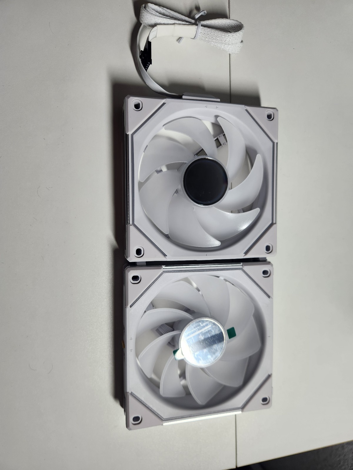 2 120mm Lian Li Uni fans