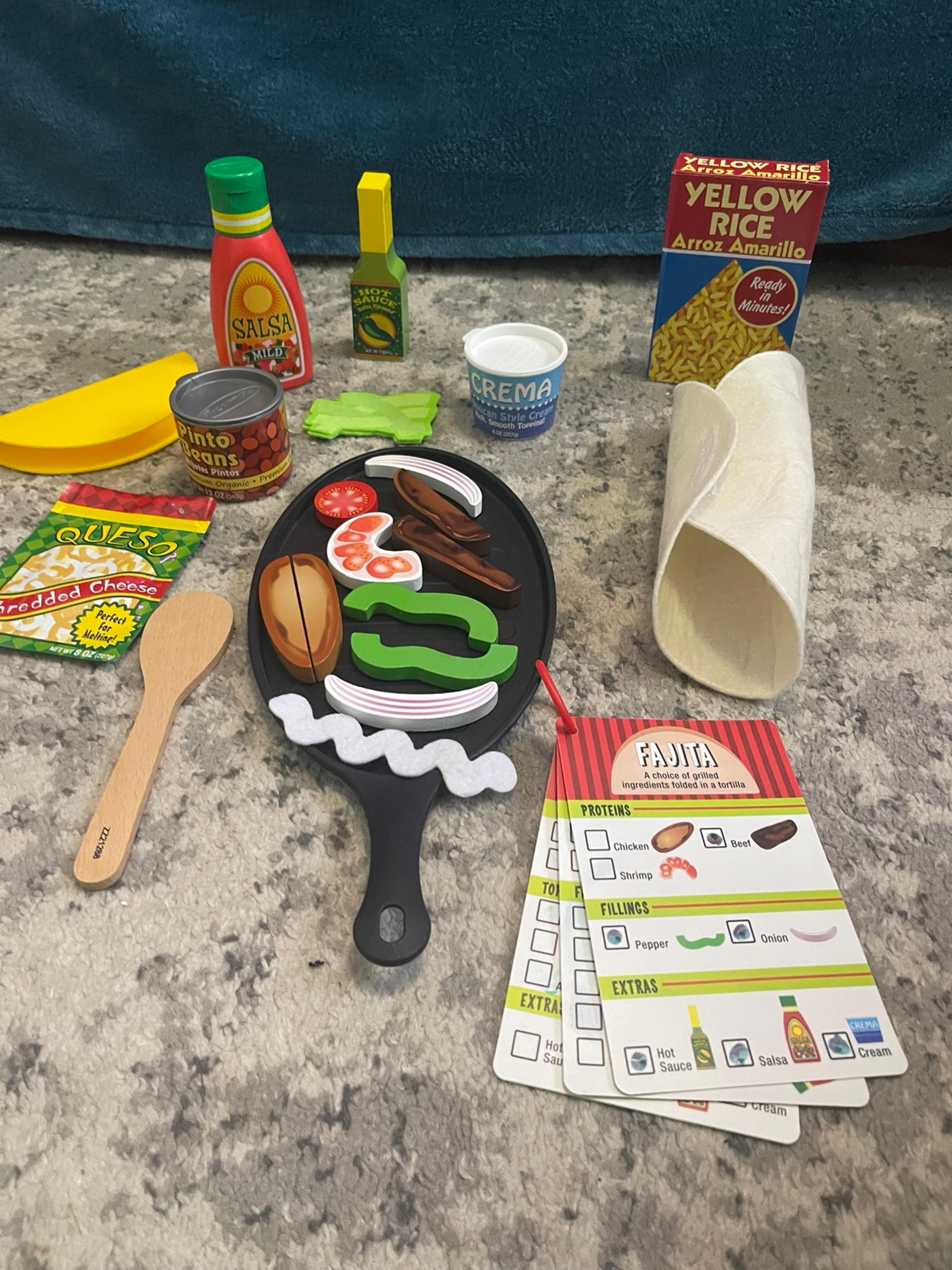 Melissa and Doug Taco and tortilla set