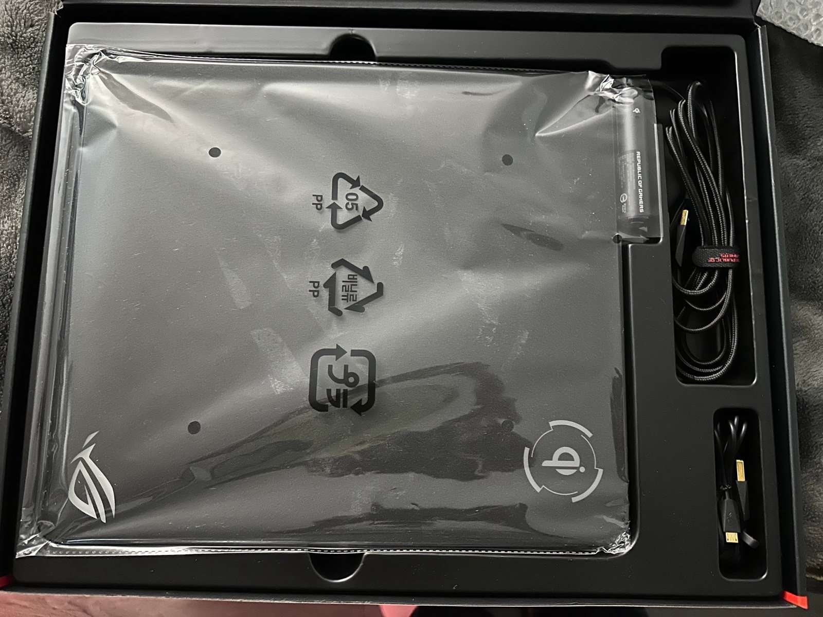 ASUS ROG Balteus Qi Wireless Charging RGB Hard Gaming Mouse Pad