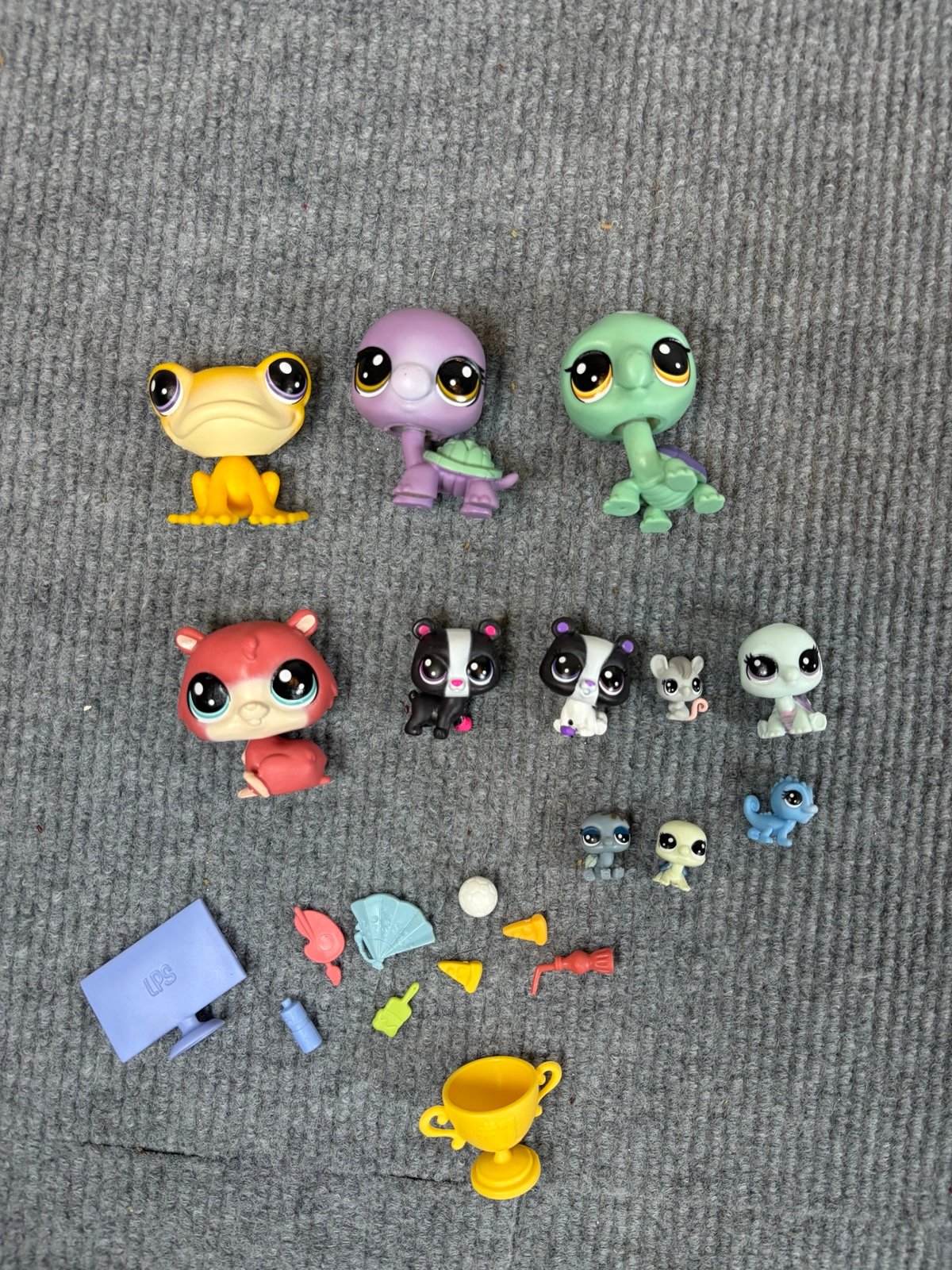 Littlest Pet Shop Lot LPs Small Figures Accessories Turtle Frog Dog Hamster