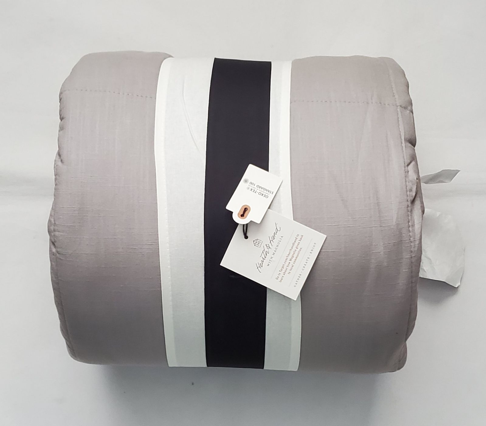 Hearth & Hand w/ Magnolia Solid Quilt Je