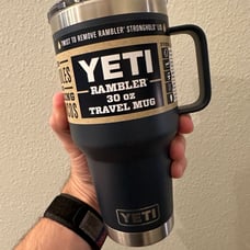 NEW YETI Rambler 30 oz Travel Mug with Stronghold Lid (Navy)
